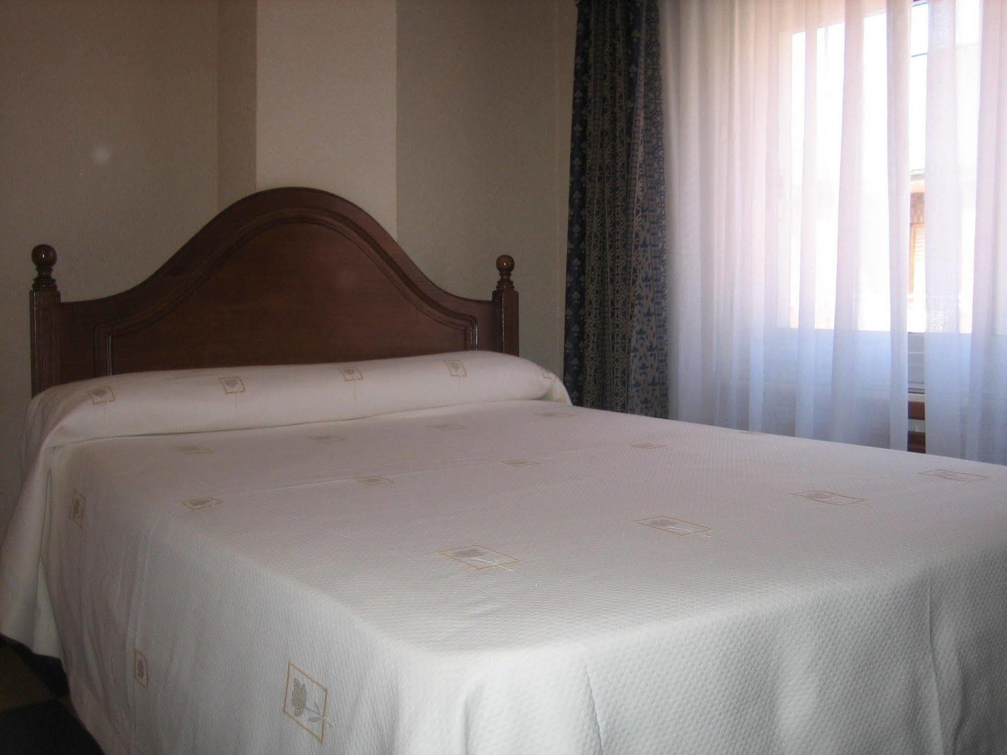 Hostal Restaurante La Trucha Benavente Zewnętrze zdjęcie